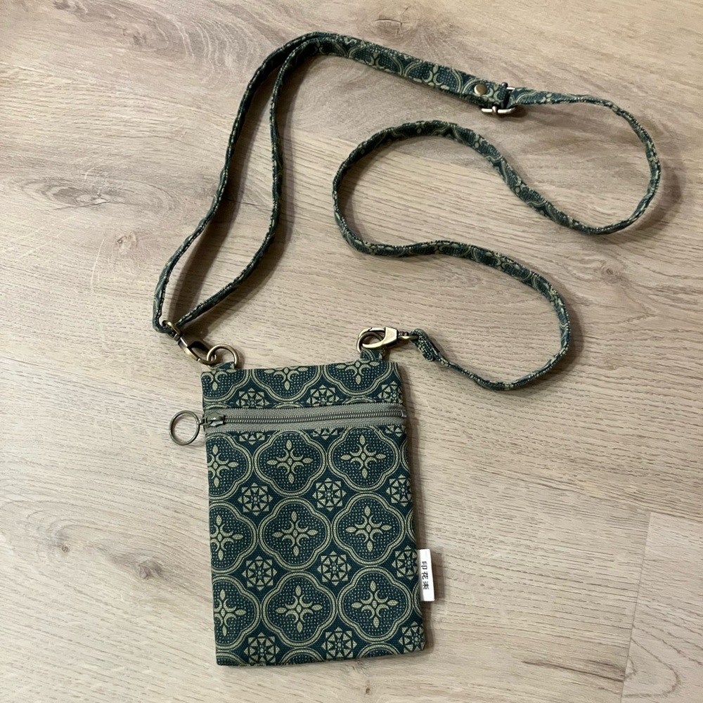 Crossbody Bag - Vintage Pattern Handmade Key Pouch Green